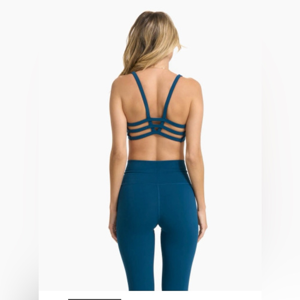 Vuori sports bra size Small